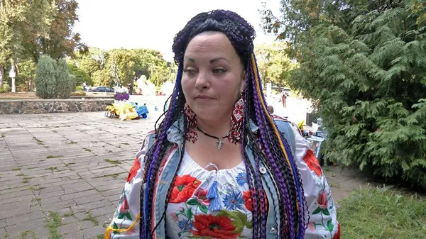 «Нитка єднання»: у Луцьку презентували в'язаний прапор України (фото)