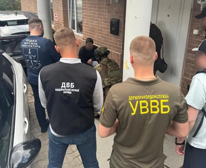 Вимагав $20 000 за «списання» зі служби: у Луцьку затримали 47-річного ділка (фото)