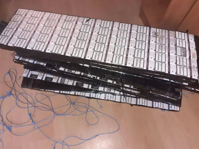 На Волині у вантажному потязі знайшли цигарки з GPS-«маячком»