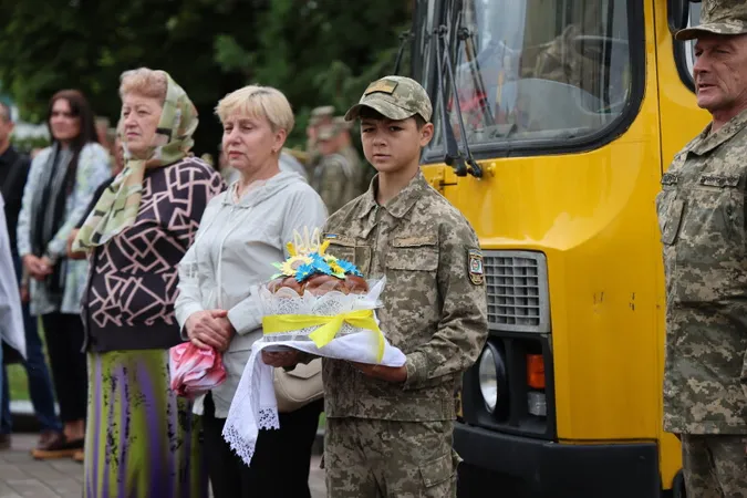 Небо плакало: у Луцьку відбулося прощання з трьома Героями Євгенієм Садовським, Олегом Чернюком та Олександром Смалюхом
