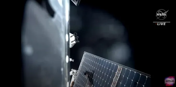 Космічний корабель Orion повертається на Землю з місячної орбіти (відео)