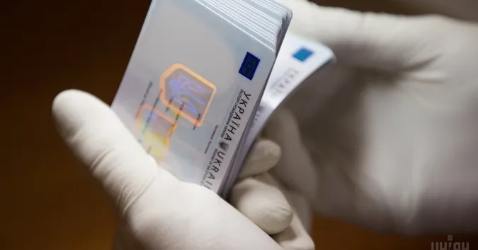 Збій: у луцькому ЦНАПі тимчасово не видають ID-картки і біометричні паспорти