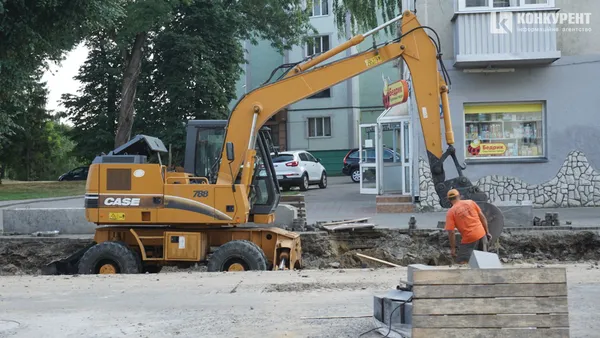 Встановлюють нові бордюри: що коїться на проспекті Волі у Луцьку (фото)