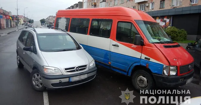 У Ковелі внаслідок ДТП постраждала 73-річна пасажирка маршрутки (фото, відео)