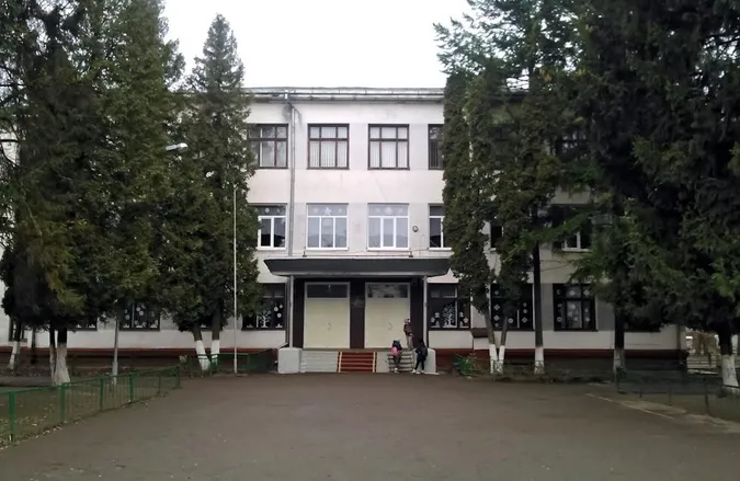 Пішохідний вхід до Луцької школи №15 відремонтують за понад 600 тисяч гривень
