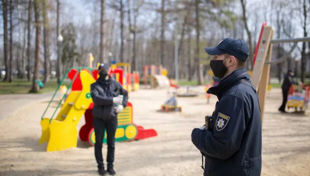 Батьки з дітьми систематично порушують карантин, – Луцькрада