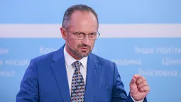 Відсіч корупції, розмова з Кремлем та сильна армія: про що говорив Роман Безсмертний у Луцьку (фото)