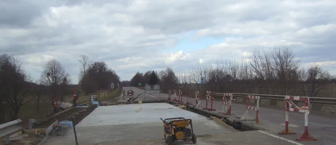 Водії, увага: у Рожищенському районі ремонтують міст (фото)