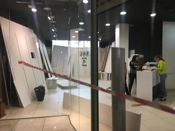 На другому поверсі луцького ЦУМу закрили всі магазини (фото)