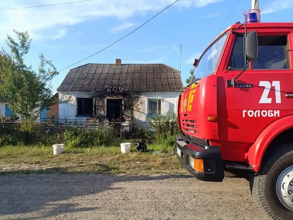 Замкнув холодильник: у Ковельському районі горів будинок (фото)