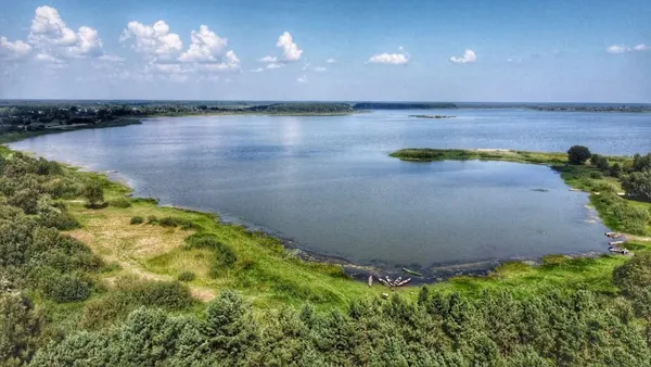 Поліська Амазонія: таємниче волинське озеро показали з висоти (фото)