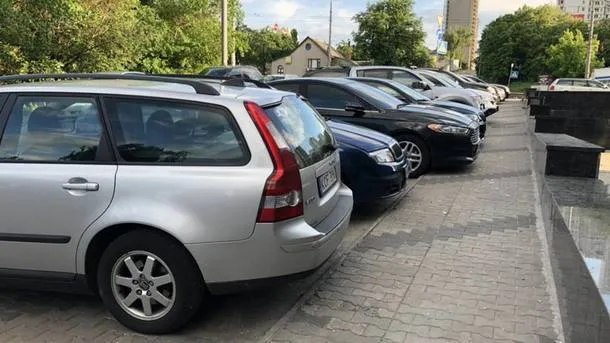 Нардепи пропонують розмитнювати «євробляхи» зі знижкою 50%