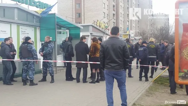 У Луцьку невідомий погрожував підірвати відділення «ПриватБанку». ФОТО
