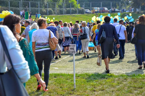 «По газону не ходити»: сьогодні можна