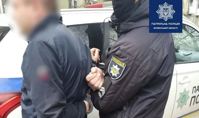 У Луцьку «обмежений у правах» водій давав хабаря патрульним (фото)