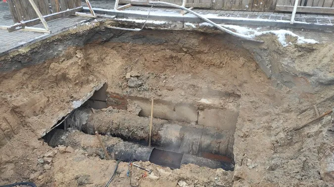 Аварія на теплотрасі у двох мікрорайонах Луцька: коли включать опалення