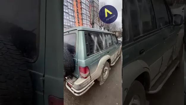 У Луцьку невідомі розписали матюками машину атовця (відео)