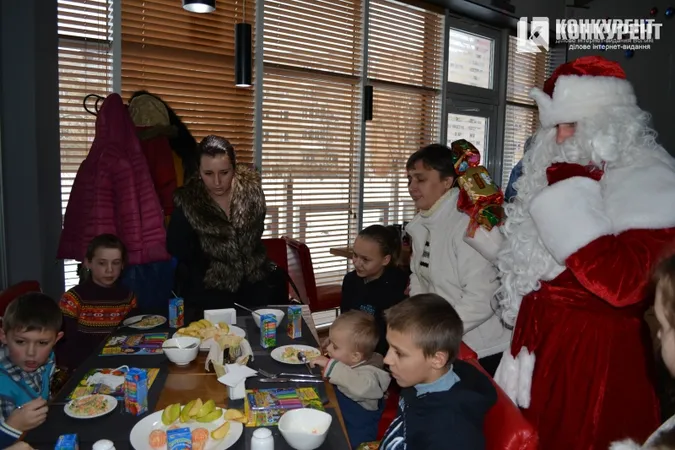 Бізнесмен подарував маленьким лучанам різдвяну казку