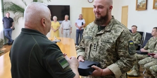 Двох бійців Волинського прикордонного загону відзначили за службу на фронті (фото)