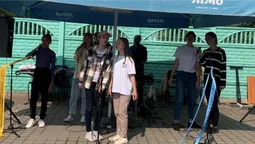 На Волині діти-артисти наволонтерили на базарі сім тисяч для ЗСУ (фото)