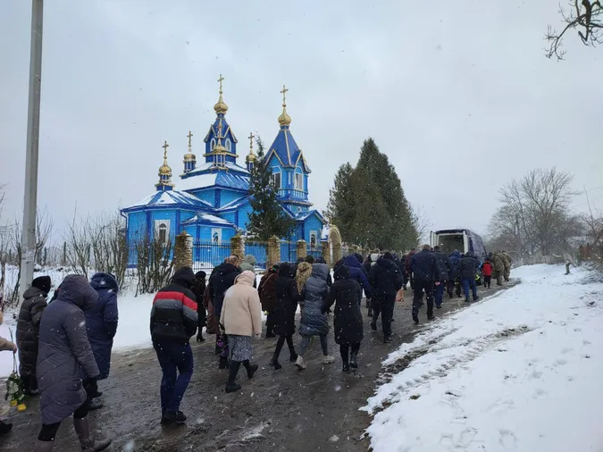 В Ківерцях в останню дорогу провели Ярослава Зінчука, який підірвався на міні в Ковельському районі (фото)