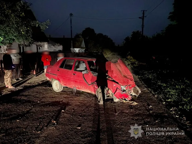 На Волині 20-ти річний п'яний водій врізався у паркан: травмувався підліток (фото)