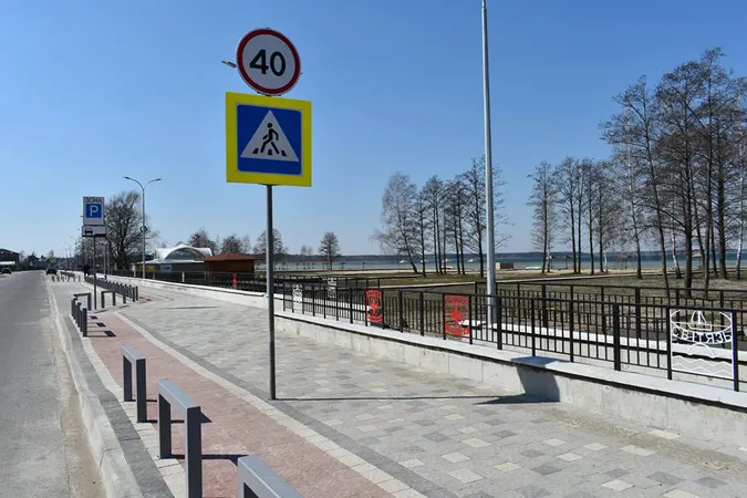 Парасольки, парковка, велосипедна доріжка: як змінився курортний Світязь (фото)