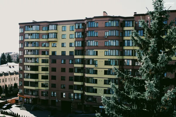 Який вигляд має Луцьк з дахів Лесиного вишу (фото)