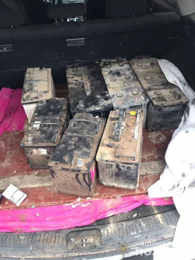 Знімав акумулятори з автомобілів: волинські поліцейські спіймали серійного злодія (фото)