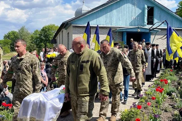 У Нововолинській громаді попрощалися з двома полеглими Героями (фото, відео)