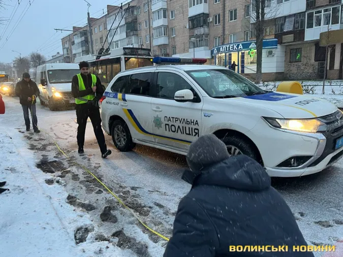 У центрі Луцька Lexus збив дитину на переході (фото)