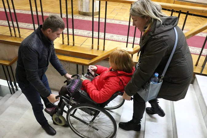 Луцьк і далі залишається недоступним для людей з інвалідністю (фото)