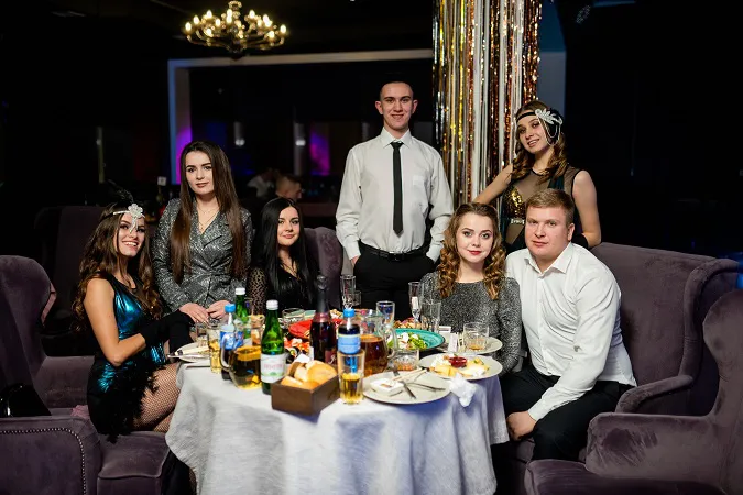 Вишуканий зал для святкування особливих подій у ресторані-караоке George’s Club*
