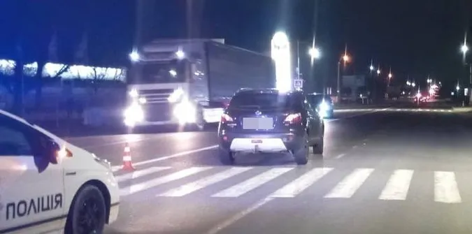 Під Луцьком Nissan збив на переході 17-річну дівчину (фото)