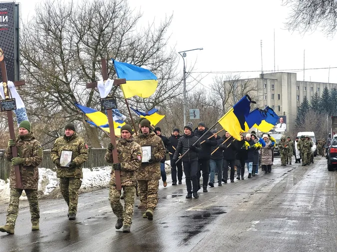 Ковель навколішки попрощався з Героями Миколою Сичем та Андрієм Вдовиченком, які два роки були зниклими безвісти