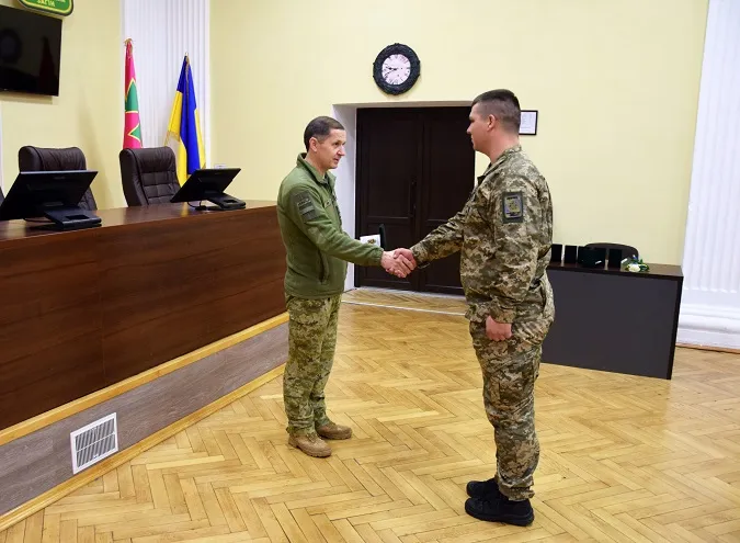 Волинські прикордонники, які брали участь в активних бойових діях на Донеччині, отримали нагороди (фото)