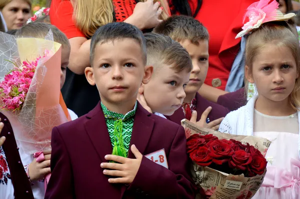 Як у луцькій школі № 1 зустріли першокласників (фото)