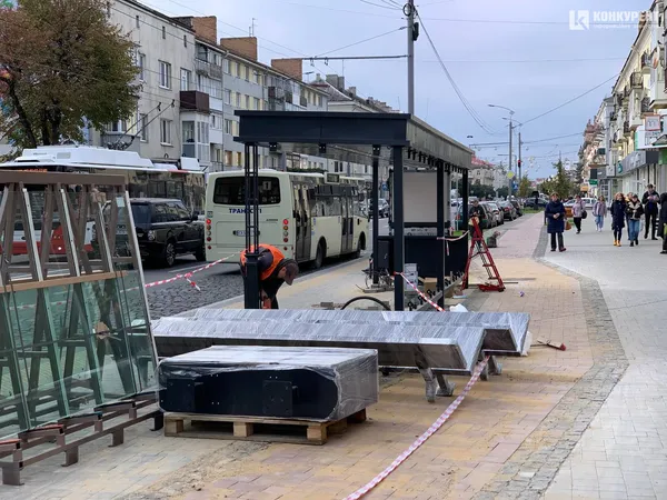 У Луцьку на Волі вже встановлюють розумні зупинки (фото)