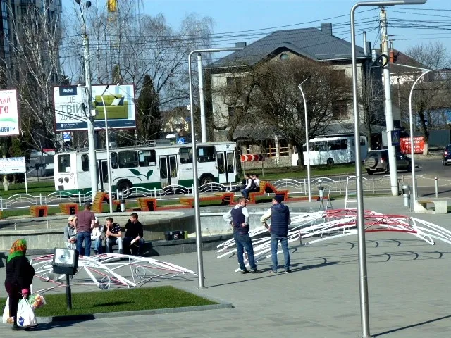 Перед «Променем» встановлять креативну писанку (фото)