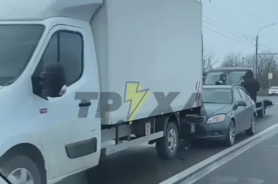 Ефект доміно: під Луцьком стукнулись чотири авто (відео)
