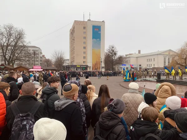 У Луцьку в День Соборності створили «ланцюг єднання» (фото)