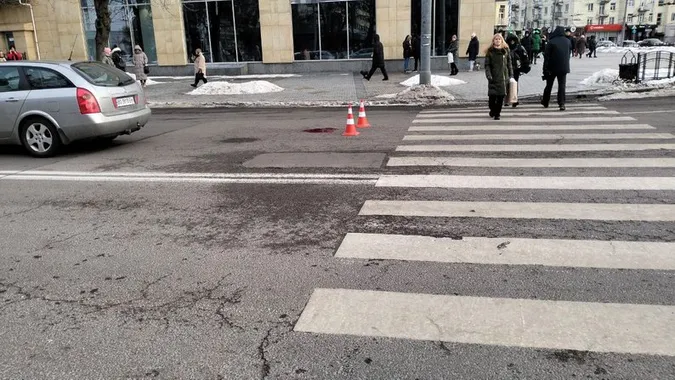 На пішохідному переході у центрі Луцька авто збило чоловіка (фото)