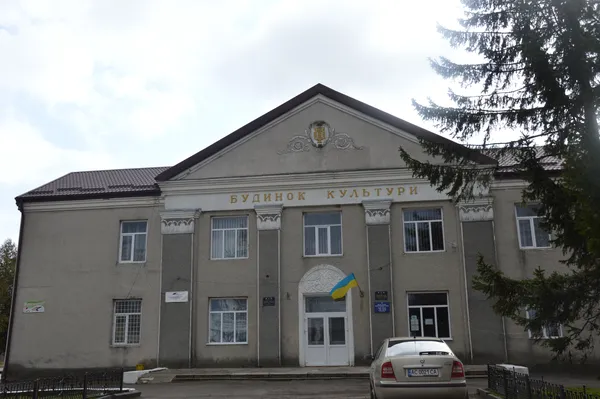 Майже мільйон гривень зимнівська громада спрямувала на  частковий ремонт будинку культури, де знаходиться ЦНАП та кабінет сільського голови