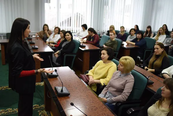 У Луцьку жінок закликали до політичної активності (фото)