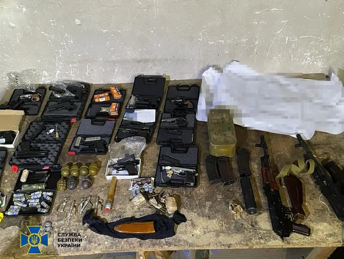 40 тисяч за АК: на Миколаївщині нейтралізували торговців зброєю (фото)