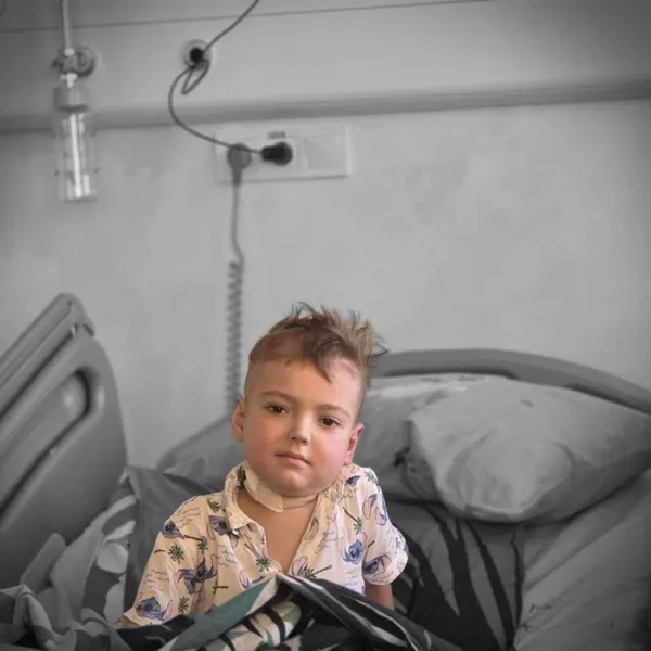 Нирка – від тата, а печінка – від мами: вперше в Україні дитині зробили подвійну родинну трансплантацію (фото)