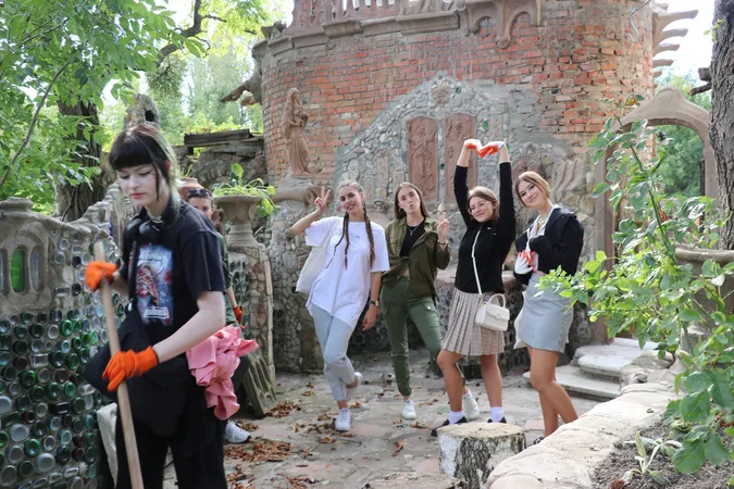 У Луцьку навели лад біля будинку скульптора Голованя (фото)