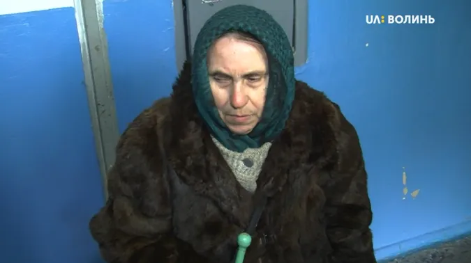 Незряча лучанка захаращує увесь під’їзд (відео, фото)