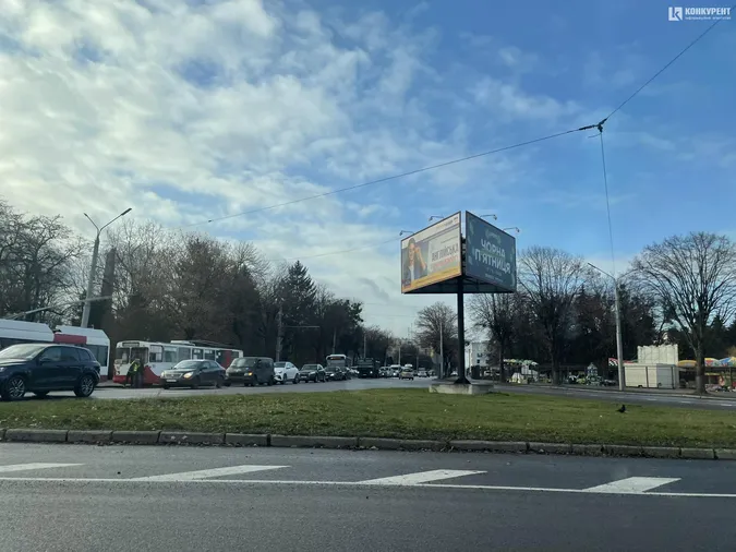 У Луцьку цілий проспект паралізувало через аварію (відео)