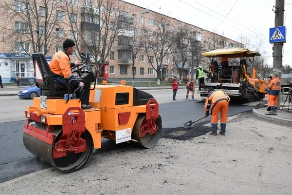 Як у Луцьку ремонтують прибудинкові території (фото)